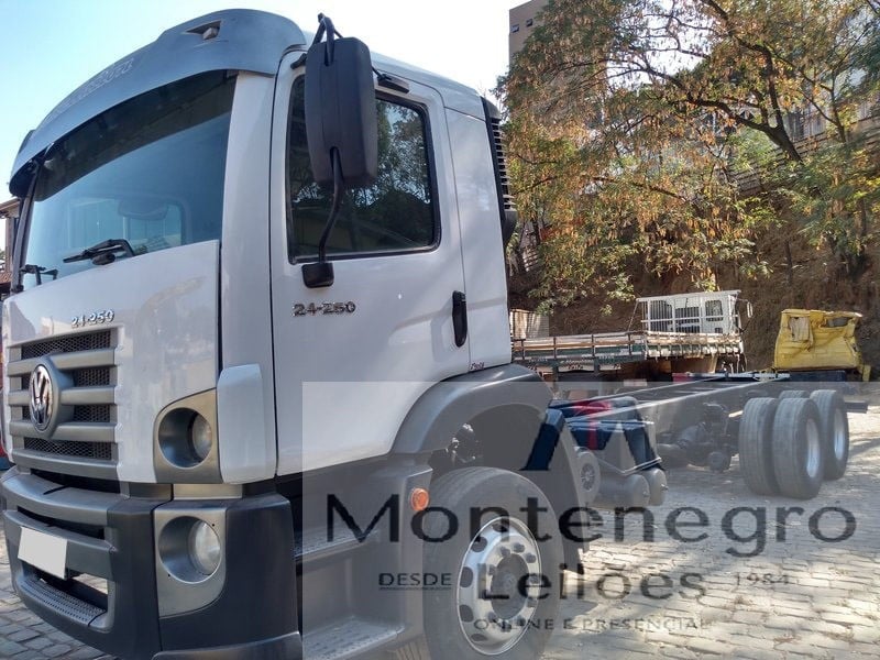 Vw 24250 Truck 6x2 Ano 2011/12